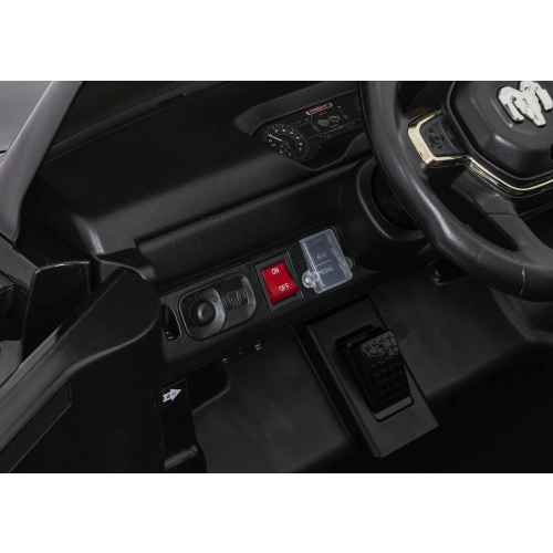 Autko na akumulator  RAM 3500 na Akumulator Czarny JJ2599